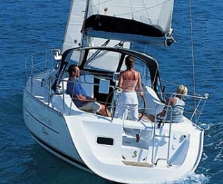  航行在蔚蓝的大海上 